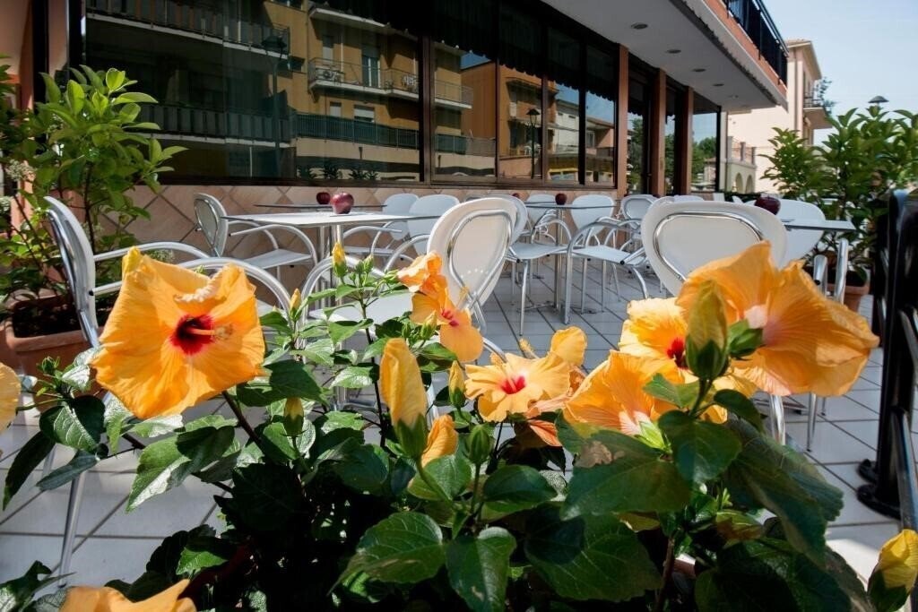 Апартаменты Hotel Scarlet 3*