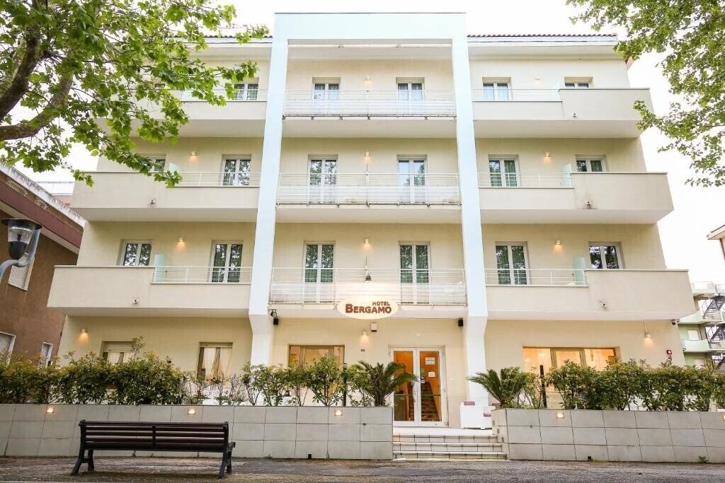 Готель Bergamo 3*