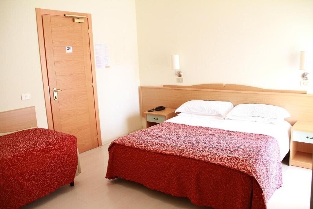 Апартаменти International (Cattolica) 3*