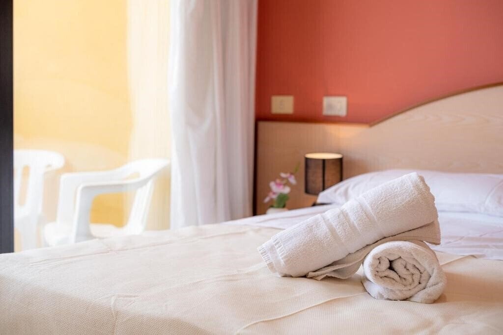 Готель Hotel Crown 3*