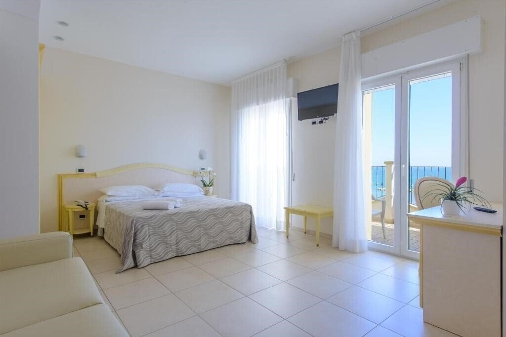 Панорама Zeus 3*