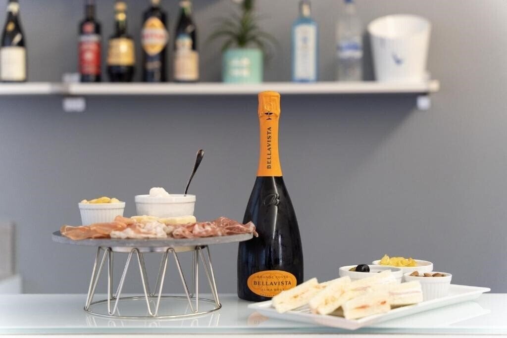 Картинка Hotel The Sea 2*