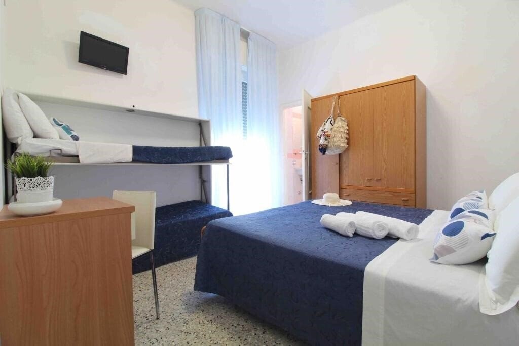 Апартаменты Hotel Kelly 2*