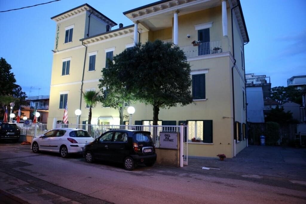 Отель La Tour 3*