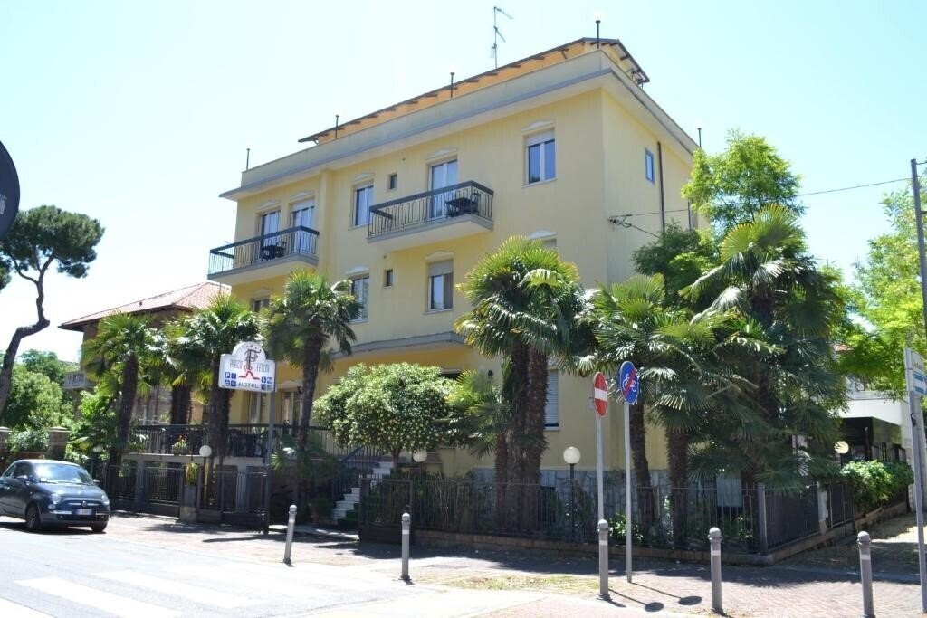 Апартаменти Parco Fellini 3*