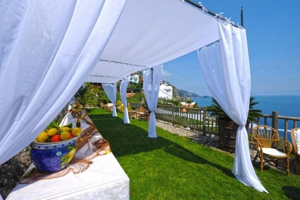 Территория Locanda Costa Diva 3*