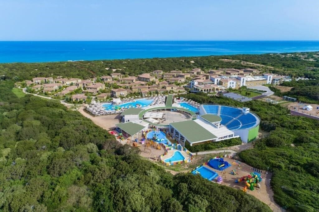 Готель Is Serenas Badesi Resort (ex. Bluserena Is Serenas Badesi Village) 4*