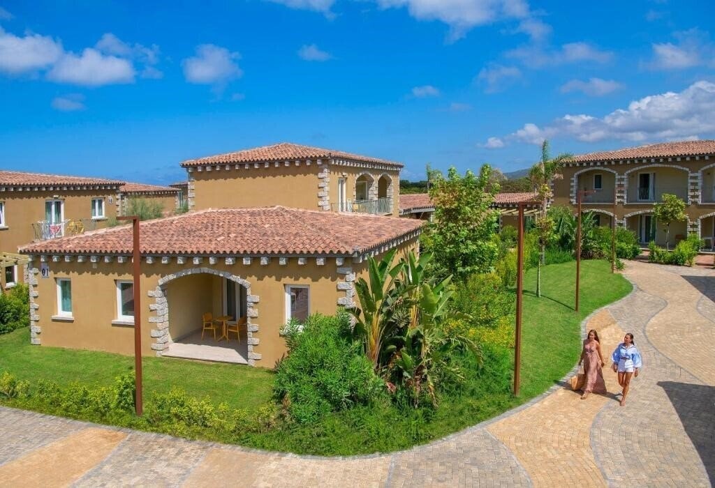 Панорама Is Serenas Badesi Resort (ex. Bluserena Is Serenas Badesi Village) 4*