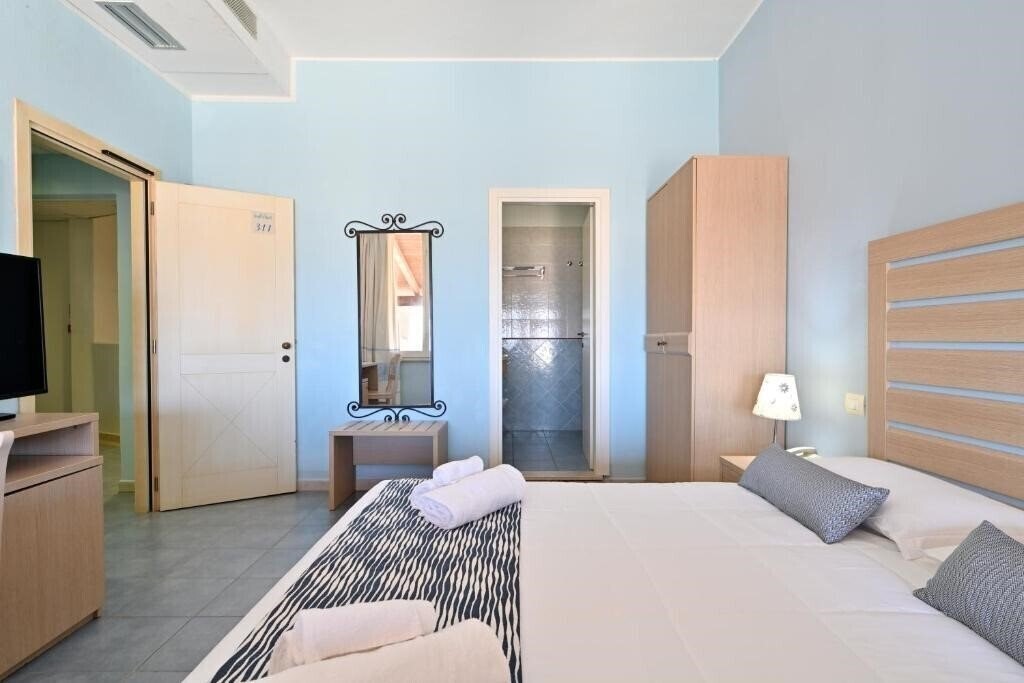 Панорама Cala Della Torre 4*