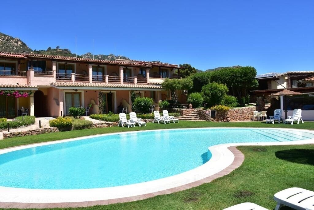 Готель Su Giganti Hotel Ristorante 3*