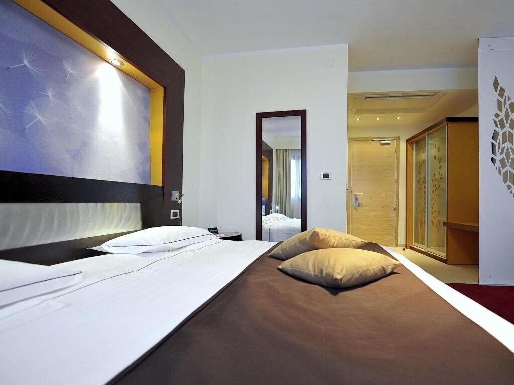 Вид Mercure Olbia Hermaea 4*