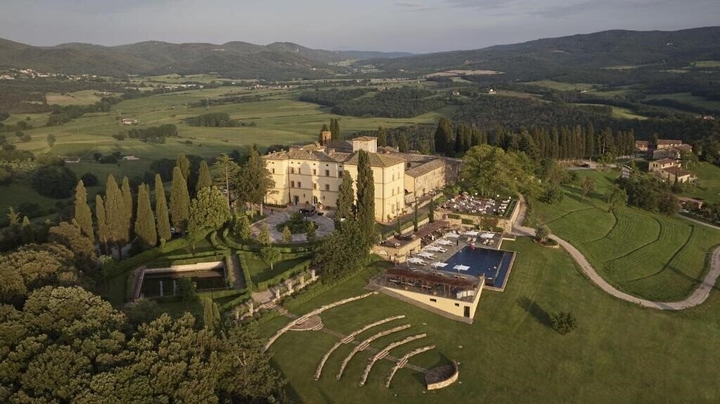 Готель Castello Di Casole 5*