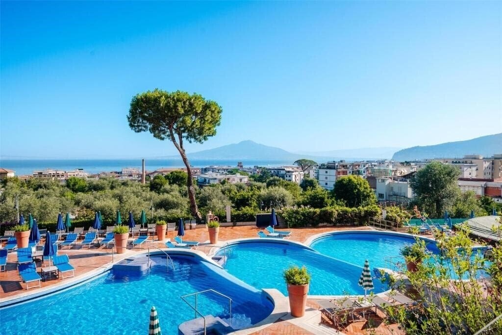 Отель Hilton Sorrento Palace 4*
