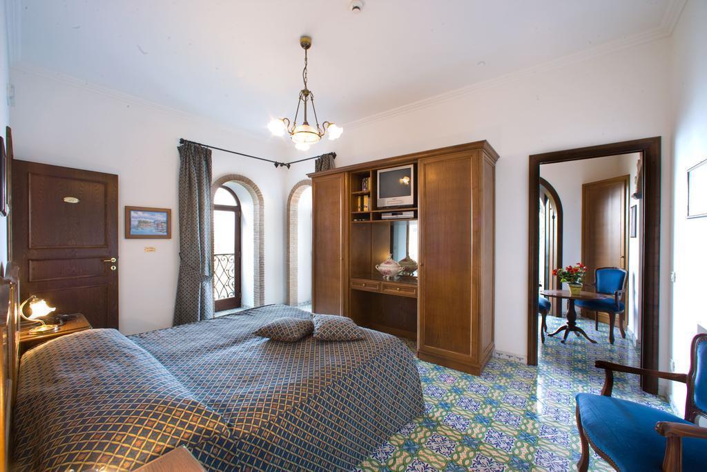 Панорама La Tonnarella 4*