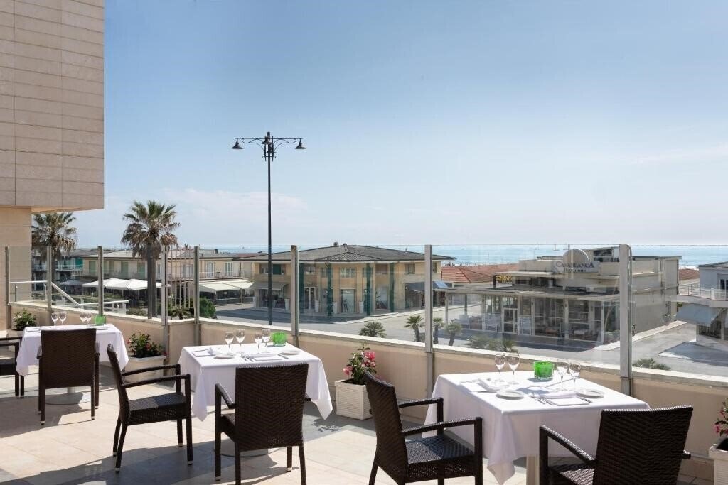 Територія Hotel Sina Astor 4*