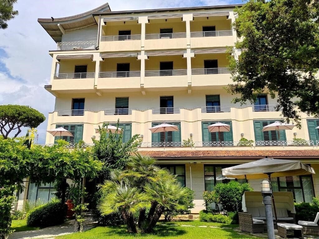 Апартаменты Acapulco Hotel (Forte Dei Marmi) 4*