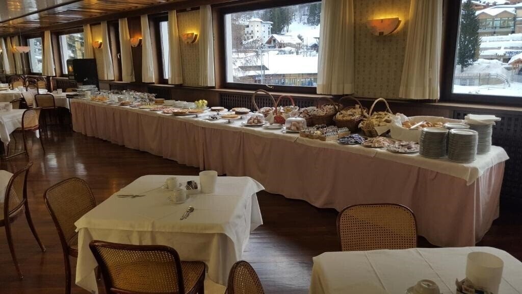 Апартаменти Hotel Cristallo Madonna di Campiglio 4*