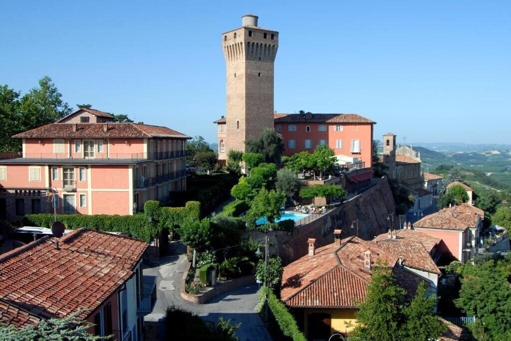 Отель Castello Di Santa Vittoria 4*