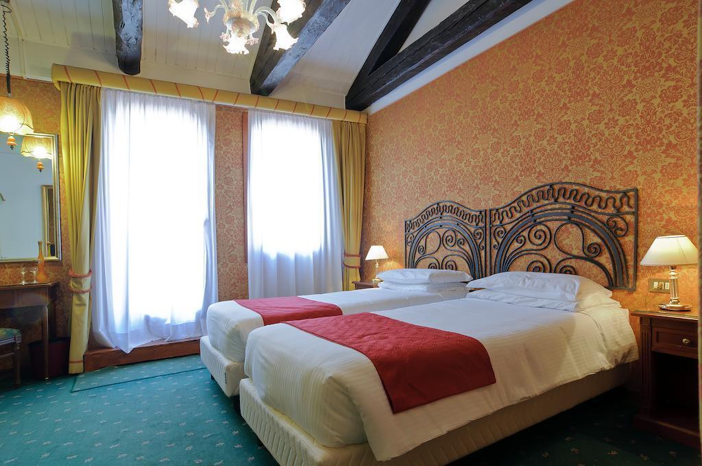 Територія La Fenice Et Des Artistes 4*