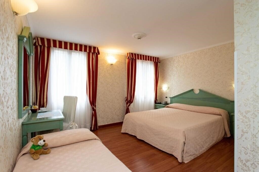 Картинка Tintoretto (Venice) 3*