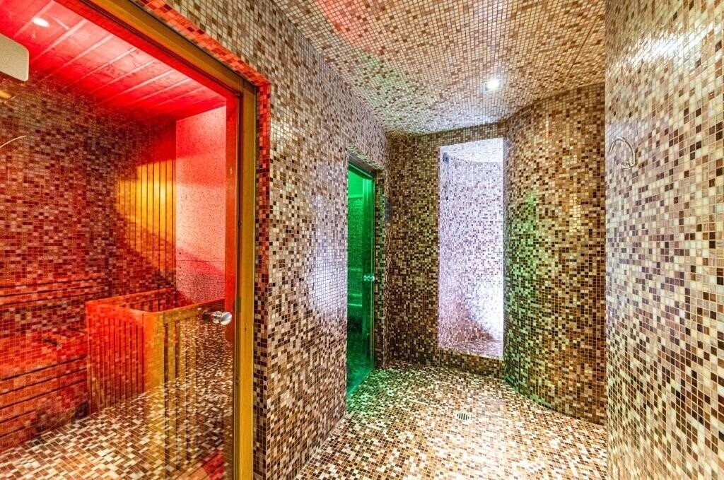 Апартаменти Antony Palace 4*