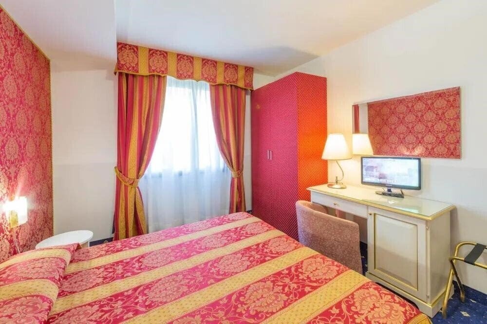 Апартаменты Laerte Palace (ex. Floris) 4*