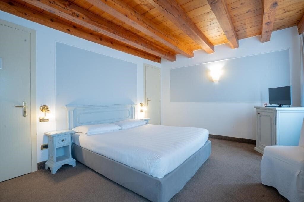 Отель Alla Corte Rossa 3*