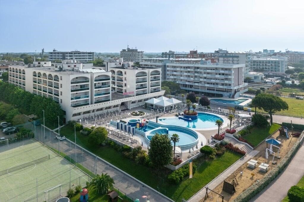 Вид Aparthotel Imperial 4*