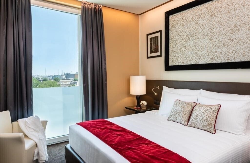 Территория Leonardo Royal Hotel Venice Mestre 4*