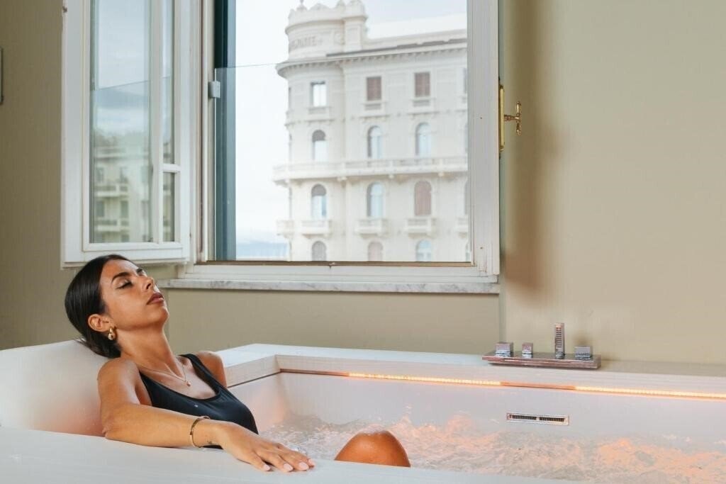 Вид Esplanade Hotel & Residence 4*