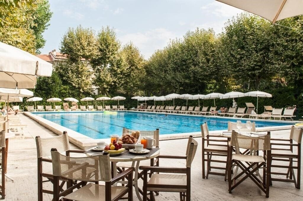 Готель Grand Hotel Royal 4*