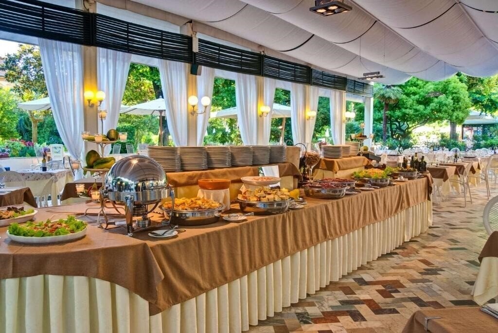 Фотографія Grand Hotel Royal 4*