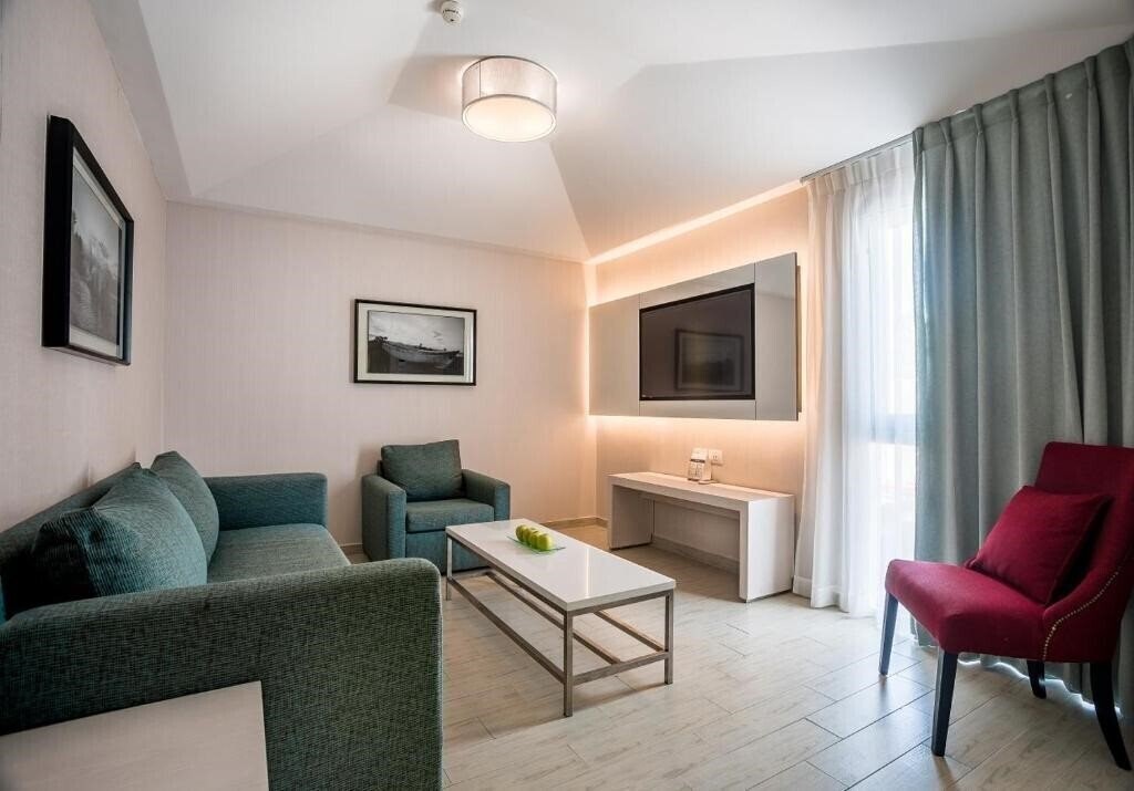 Вид Leonardo Inn Astral Village 3*