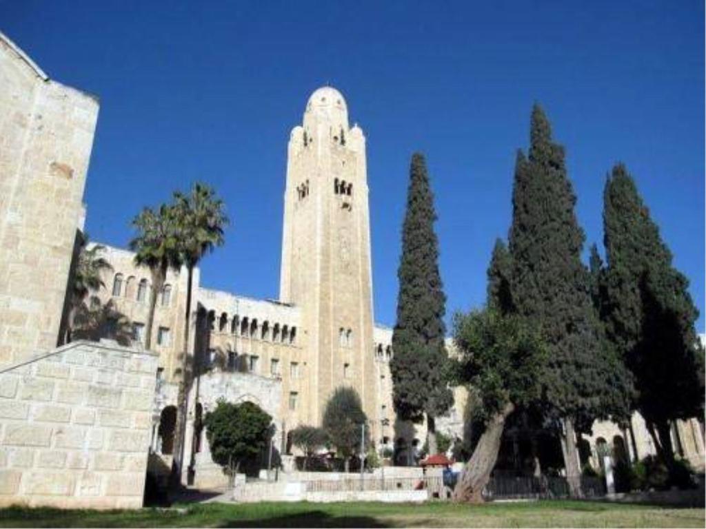 Вид Ymca Three Arches Hotel 3*