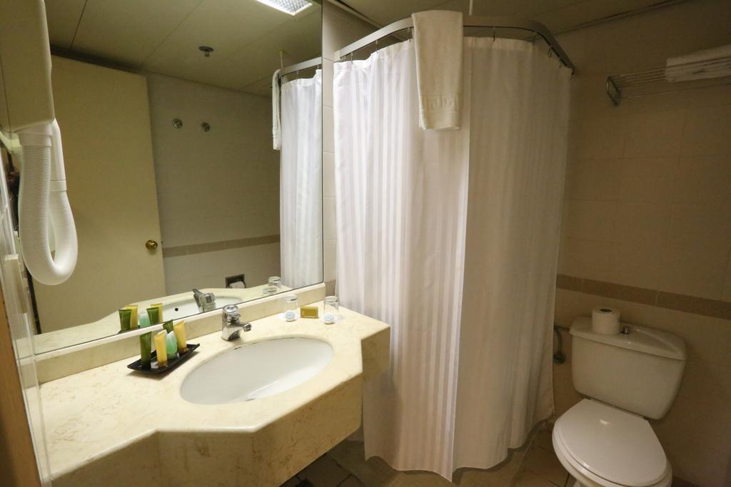 Территория Ymca Three Arches Hotel 3*