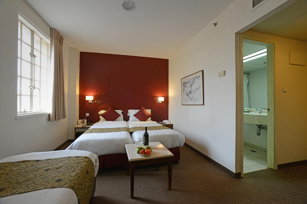 Апартаменты Ymca Three Arches Hotel 3*