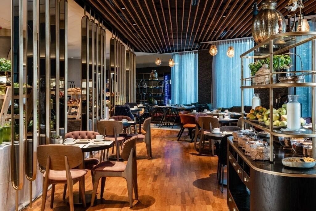 Вид Crowne Plaza 5*