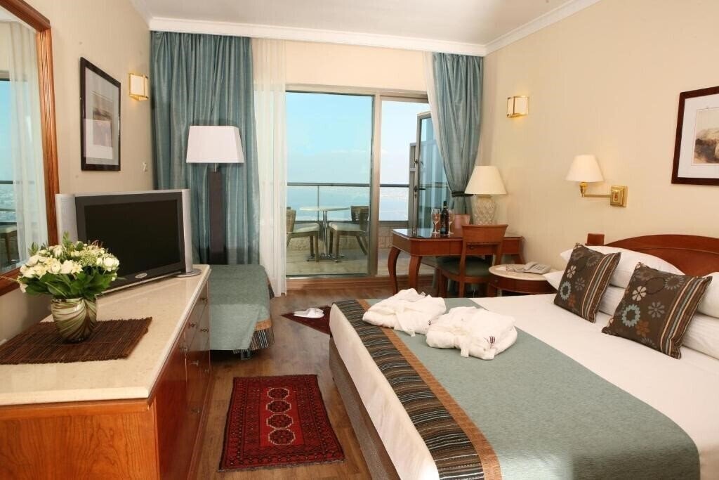 Апартаменты Crowne Plaza Hotel Haifa 4*