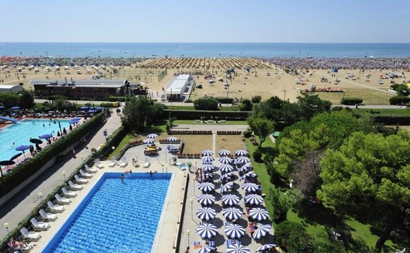 Территория Palace 2*