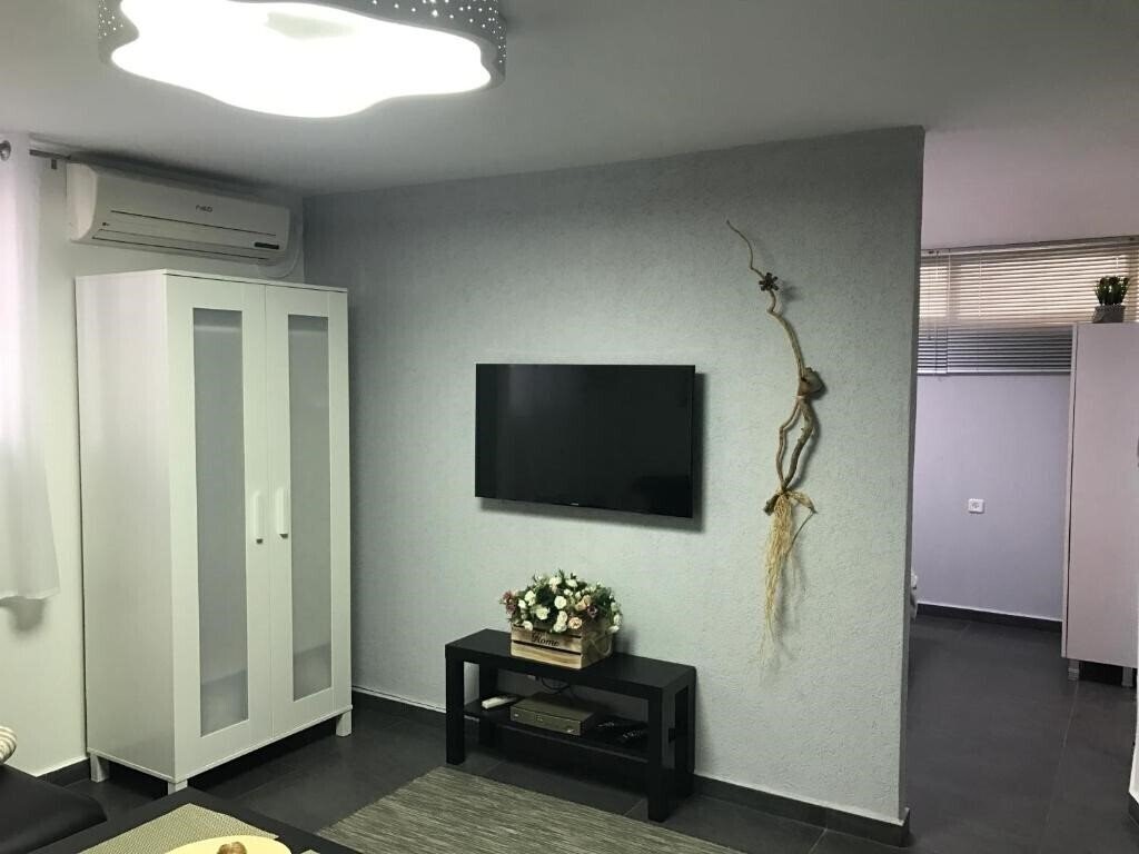 Апартаменты Cozy Modern Apartment Near The Sea In City Center апартаменты