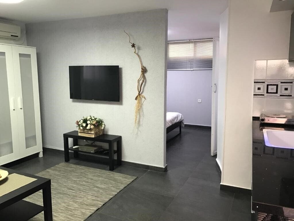 Фотография Cozy Modern Apartment Near The Sea In City Center апартаменты