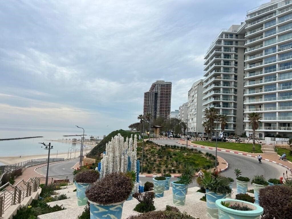 Отель Prince Palace Netanya Central Beach 4*