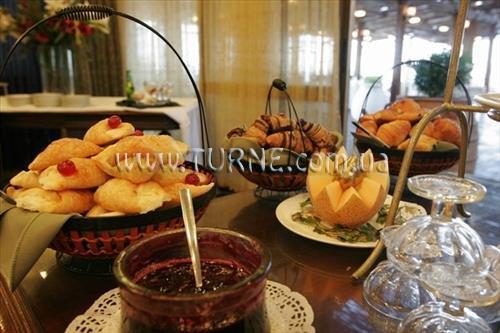 Отель The Seasons 5*