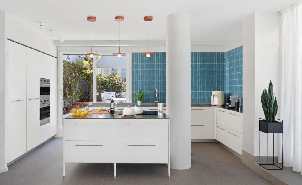 Апартаменти Sea Executive Suites 4*