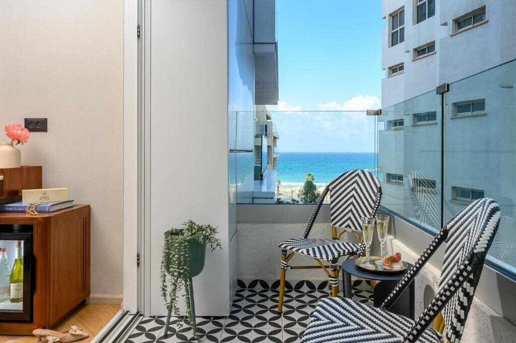 Территория Jewel Tlv Hotel (ex. The Lusky Great Small Hotel) 4*