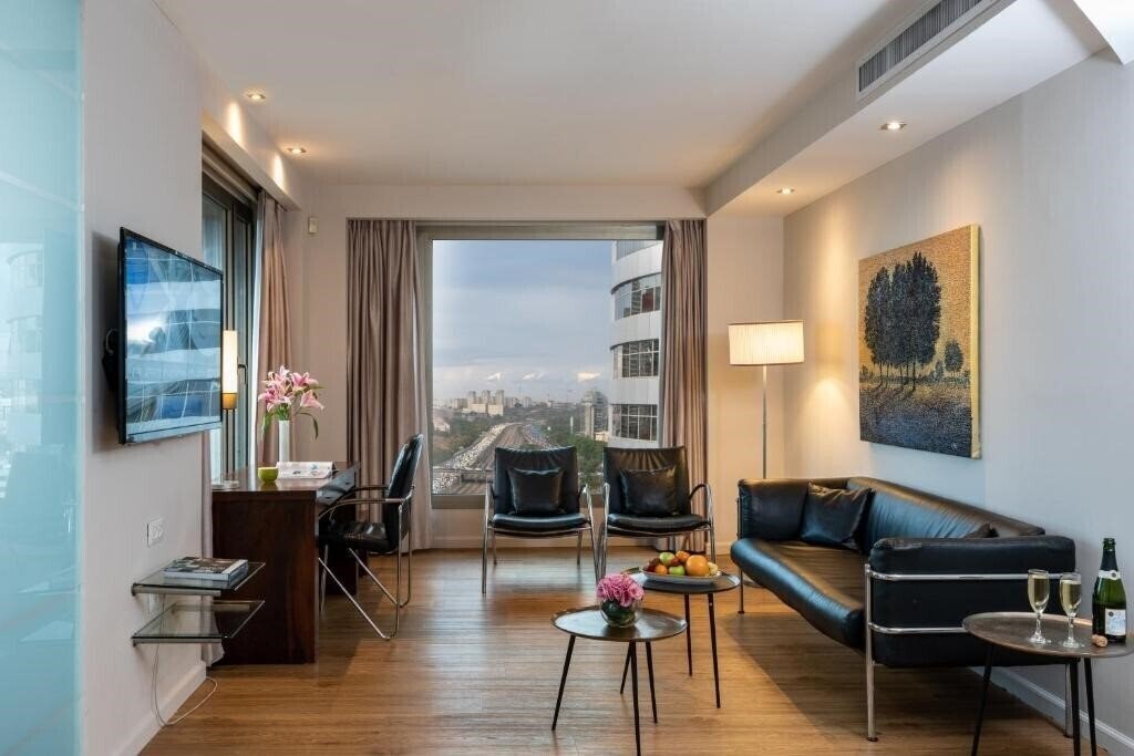 Вид Leonardo City Towerl Tel Aviv 5*