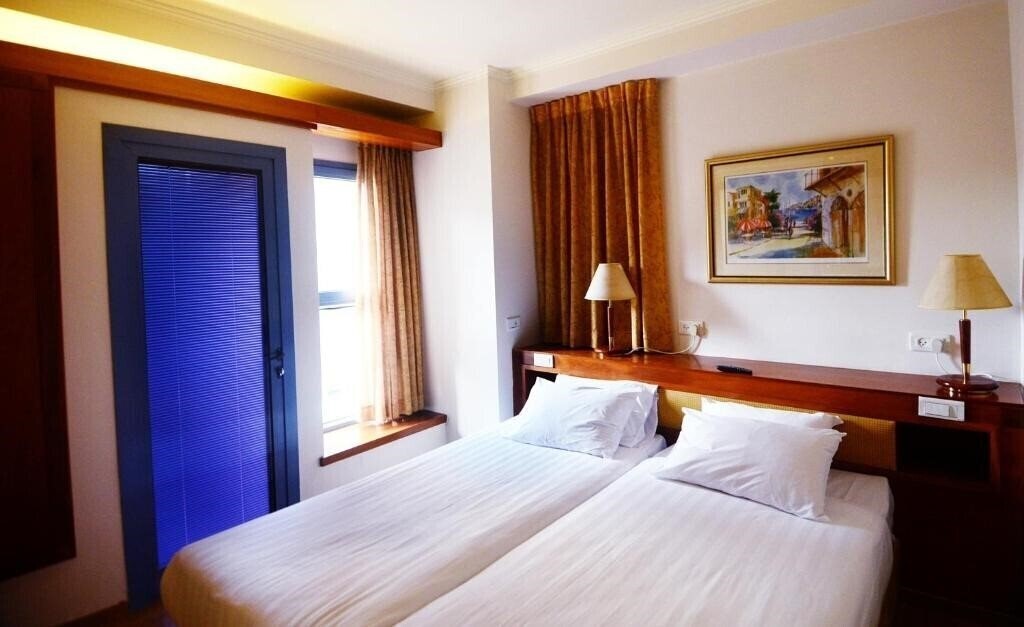 Панорама Abratel Suites 4*