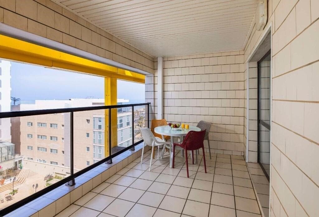 Территория Best Western Regency Suites 4*