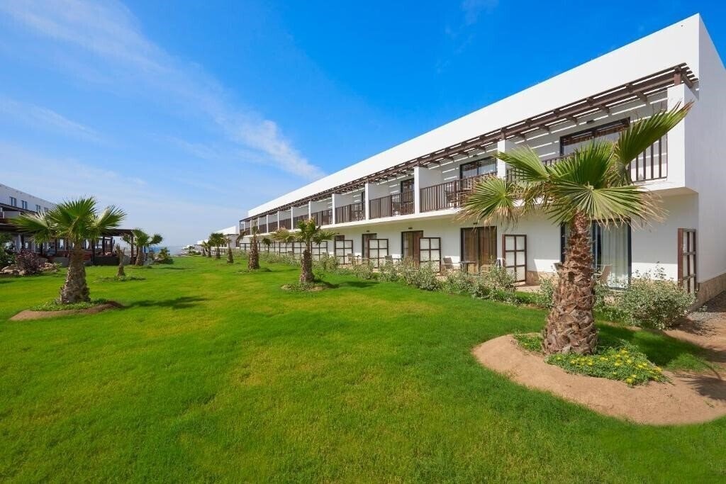 Вид Melia Laguna Beach Resort 5*