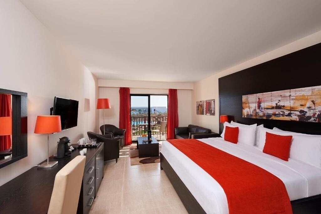 Панорама Melia Laguna Beach Resort 5*